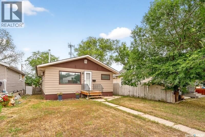 Property Photo:  1008 Lillooet Street W  SK S6H 5B8 