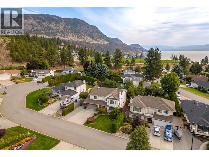 Photo de la propriété:  3781 Inglis Place  BC V0H 1X2 