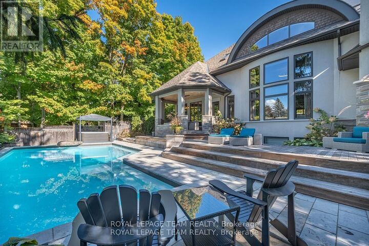 Photo de la propriété:  77 Placel Road  ON K1L 5B9 