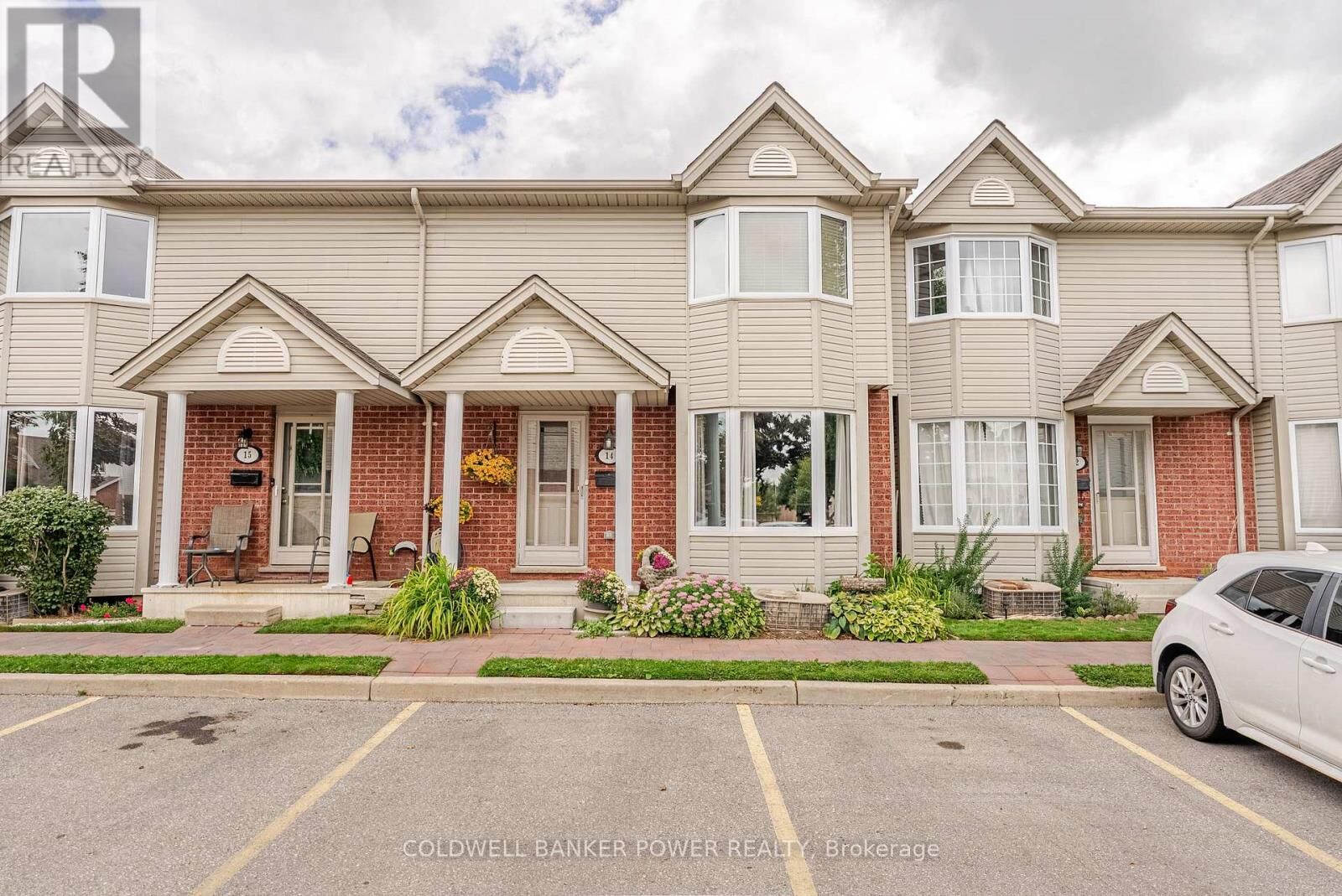 Property Photo: 20 Kernohan Parkway 14 ON N6J 4Y3