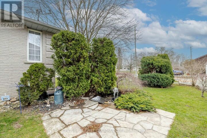 Photo de la propriété: 196 Hull Road ON N7G 3P2