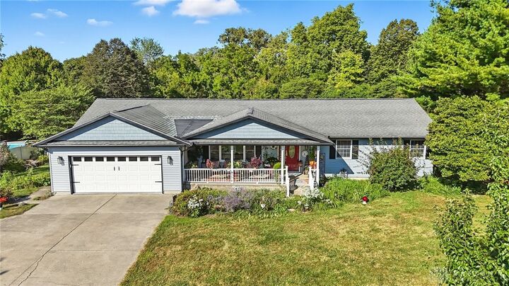 1616 Echo Lake Drive  Piqua OH 45356 photo