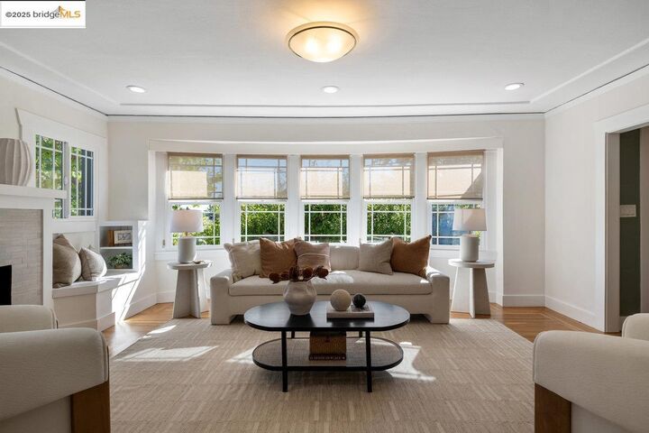 Property Photo: 3056 California St CA 94602
