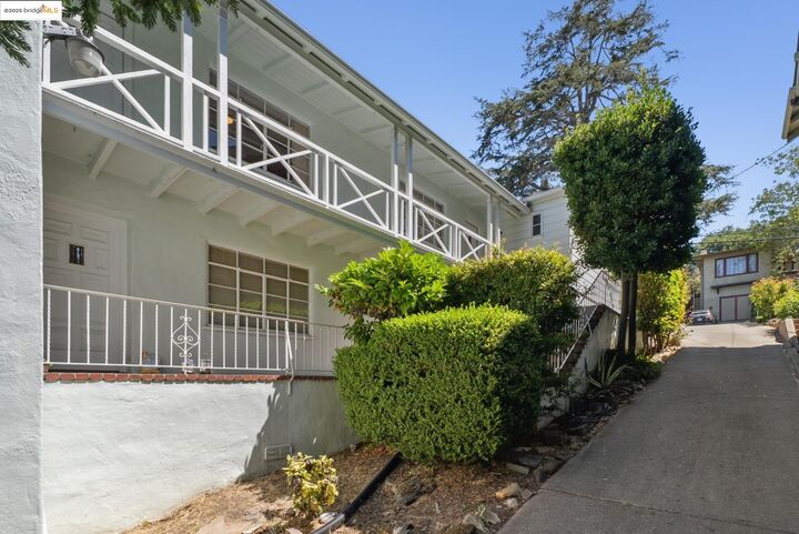 Property Photo: 1033 Walker Ave CA 94610