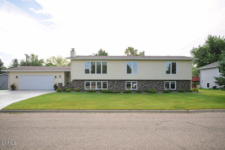 1730 3rd Avenue NE  Jamestown ND 58401 photo