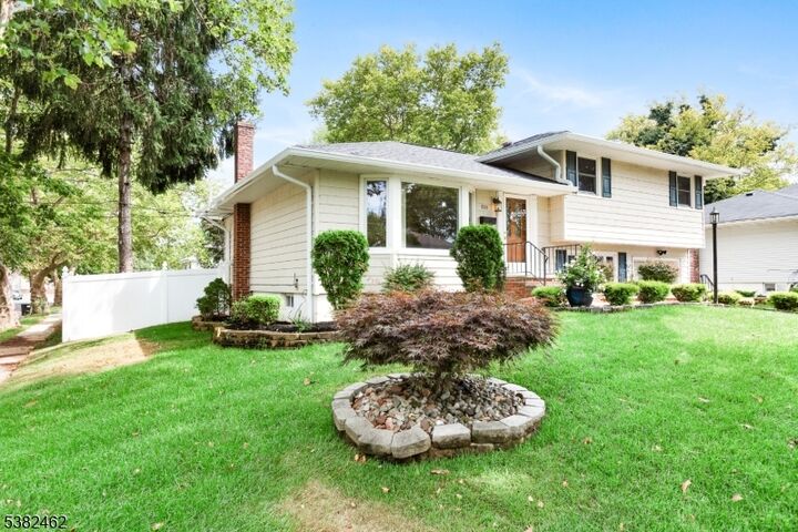 Property Photo: 723 Dianne Ct NJ 07065