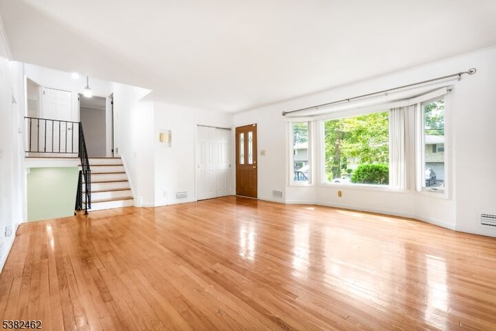 Property Photo:  723 Dianne Ct  NJ 07065 