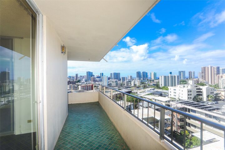 1025 Wilder Avenue 7A  Honolulu HI 96822 photo