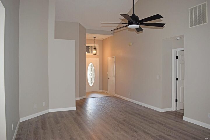 Property Photo: 505 Hunters Green IN 47711