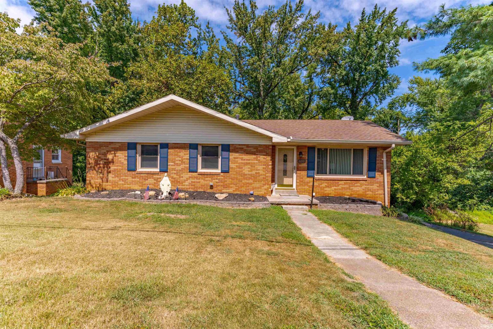 Property Photo: 630 Bartlett Drive IN 47630