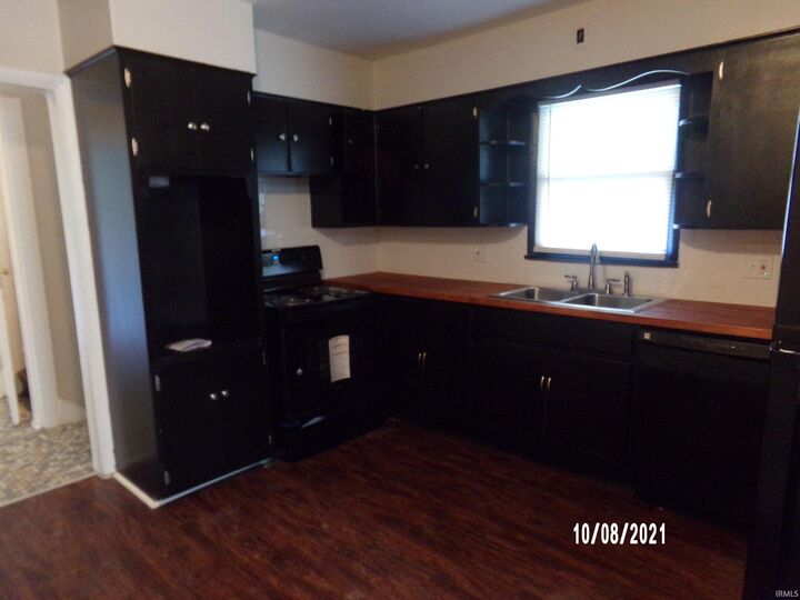 Property Photo: 639 Bayard Park Drive IN 47713