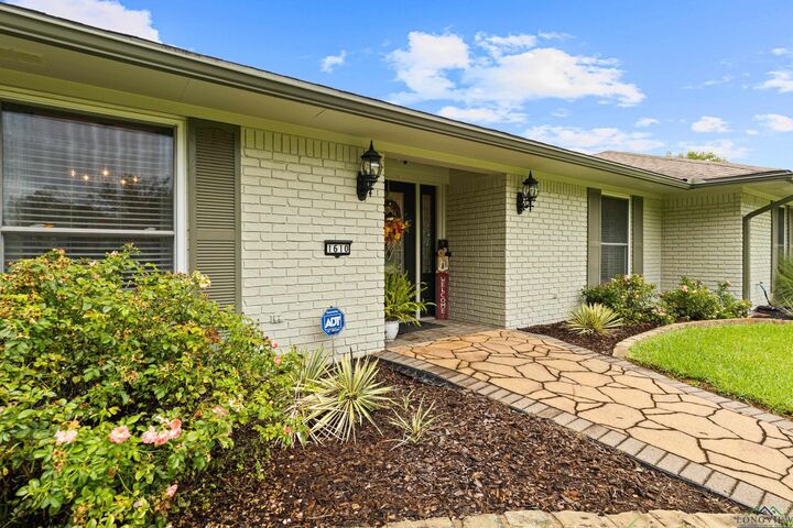 Property Photo: 1610 Pinecrest Dr TX 75644-3240
