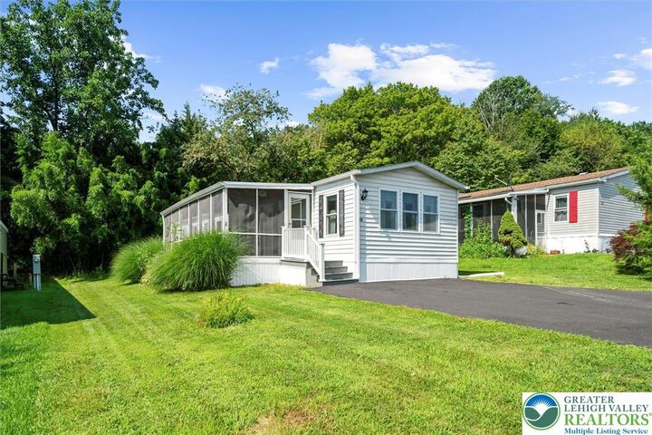 Property Photo: 62 Ashford Lane PA 18056