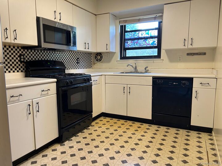 Property Photo: 220 Sneden Place 220 NY 10977