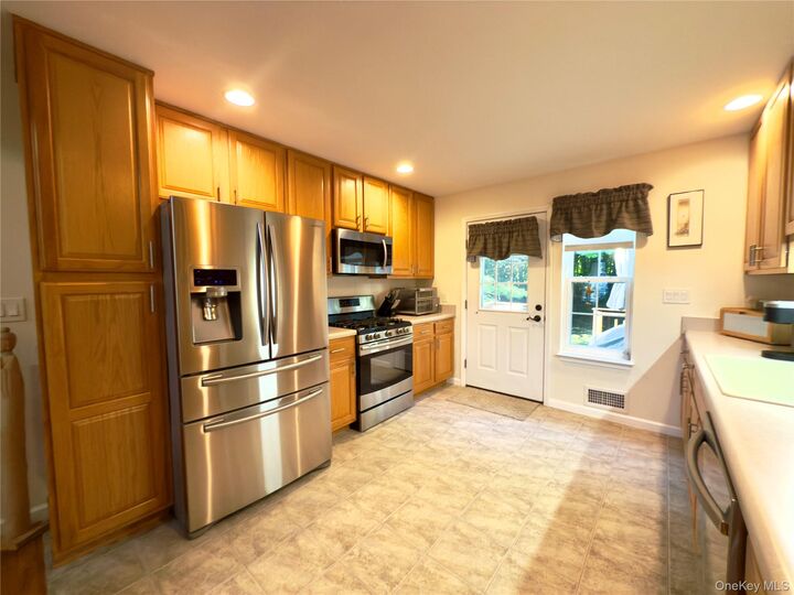 Property Photo:  140 Pinebrook Drive  NY 12538 