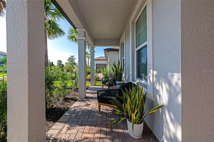Property Photo:  1012 Fernleaf Run  FL 34212 