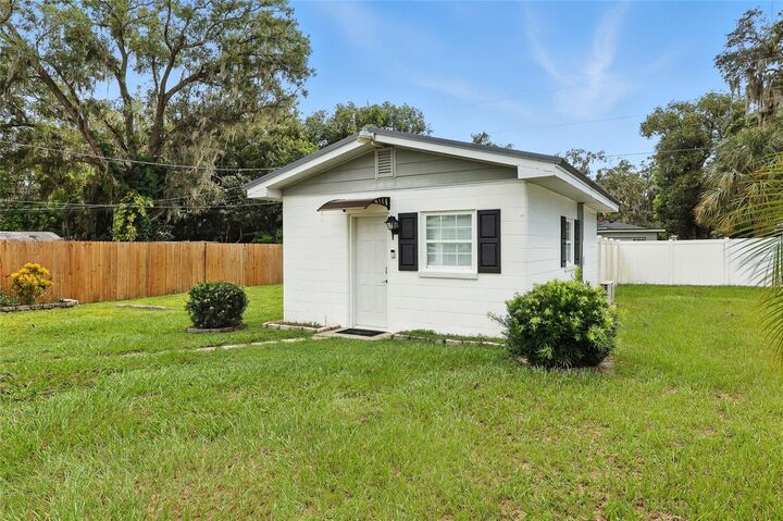 Property Photo: 5121 10th Street FL 33542