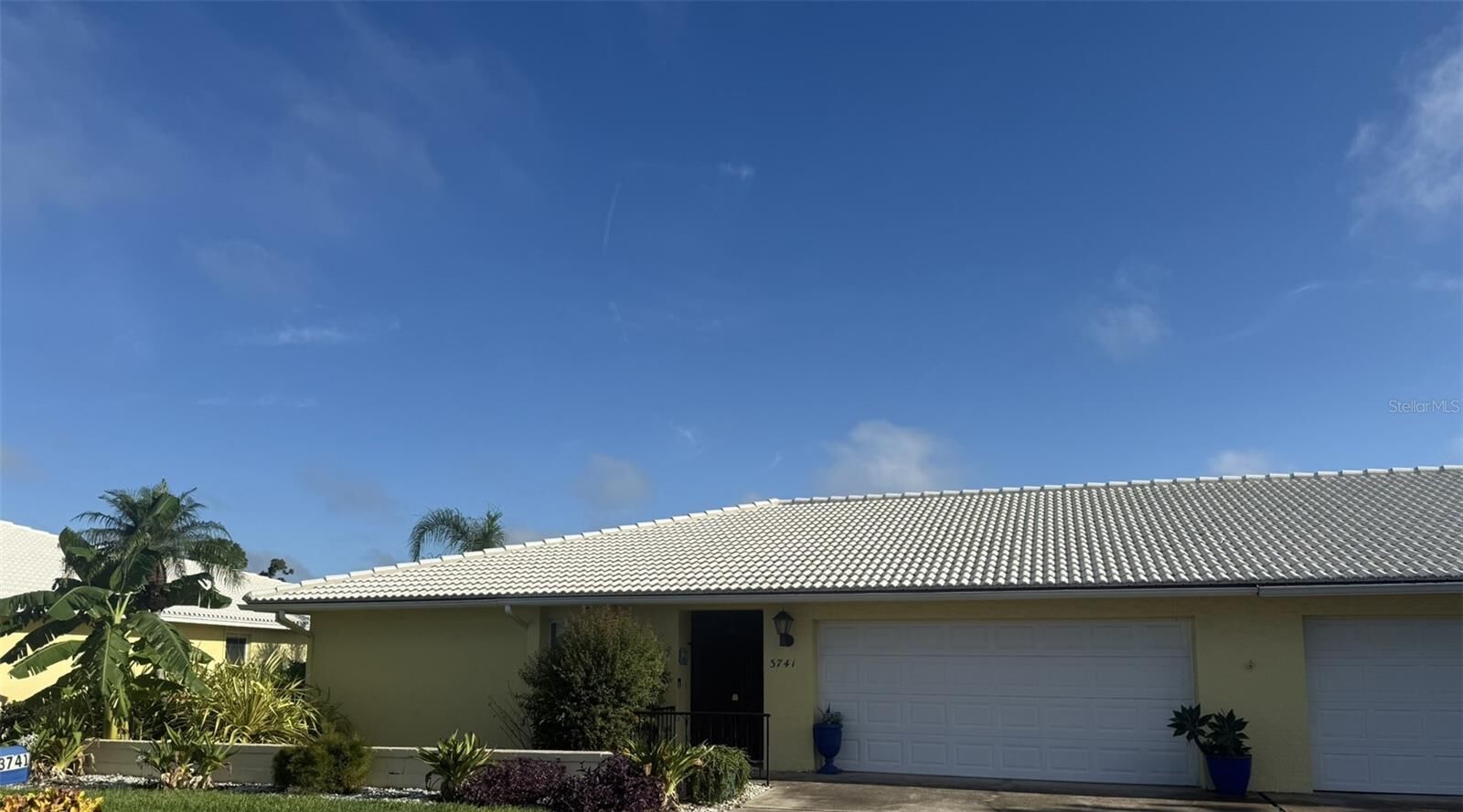 Property Photo: 3741 Amesbury Lane 5607 FL 34232