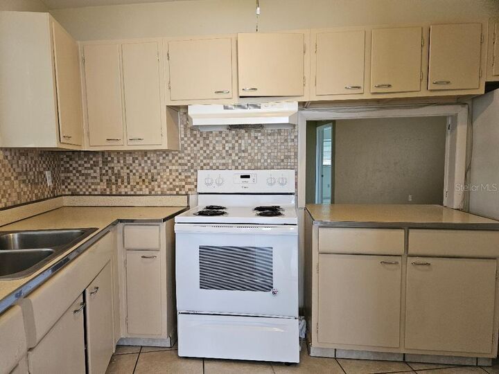 Property Photo:  2433 Ednor Street  FL 33952 