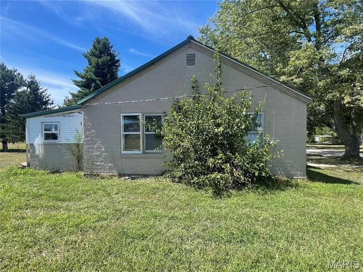Property Photo:  813 E Jack Street  MO 65560 