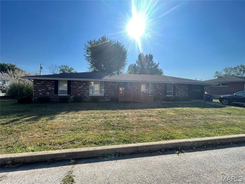 Property Photo: 800 S Henderson Street MO 65560