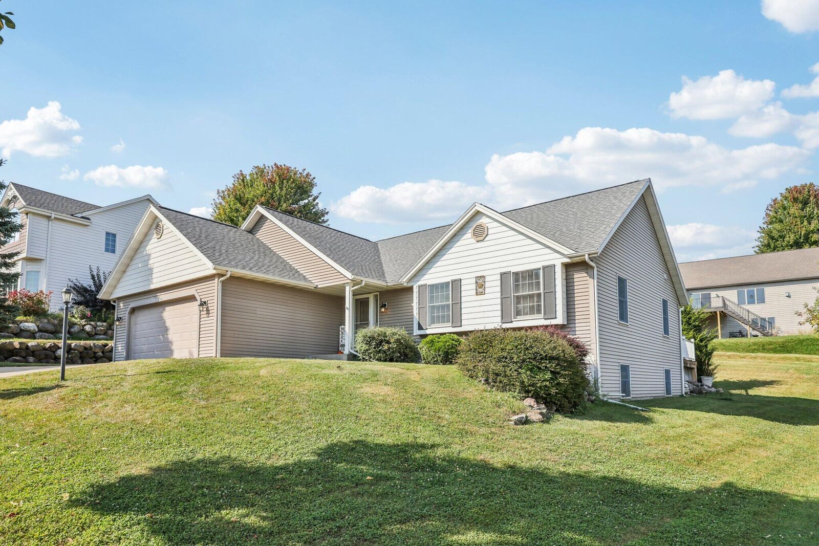 Property Photo: 2708 Fox Hill Dr WI 53189
