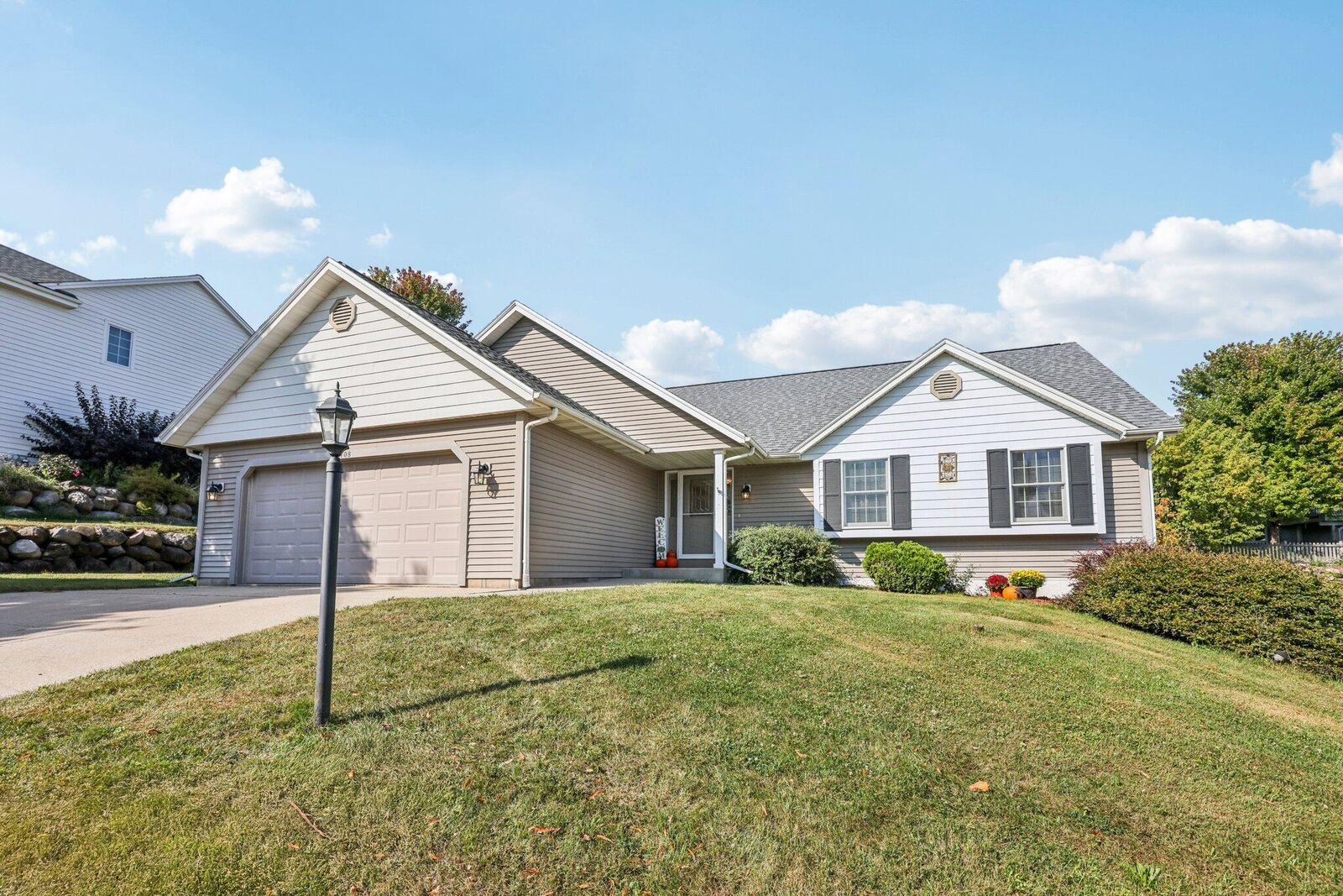 Property Photo: 2708 Fox Hill Dr WI 53189