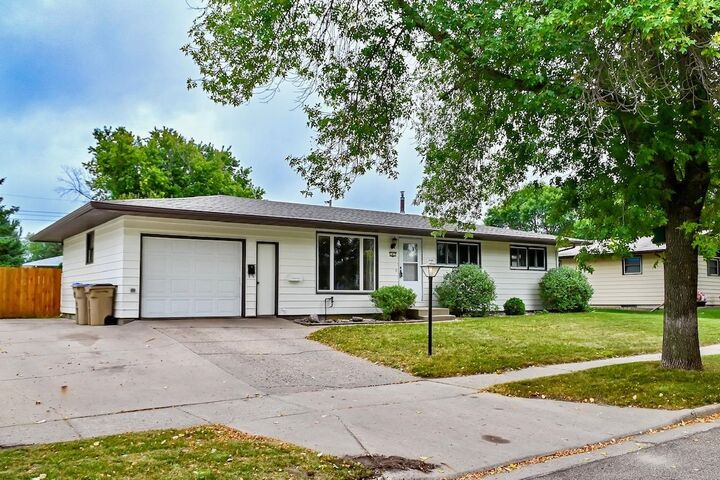 Property Photo:  1837 10th St SW  ND 58701 