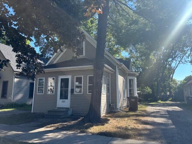 Property Photo:  305 N Elm Avenue  MI 49202 