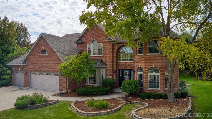 Property Photo:  2321 Courtland Court  IL 60502 