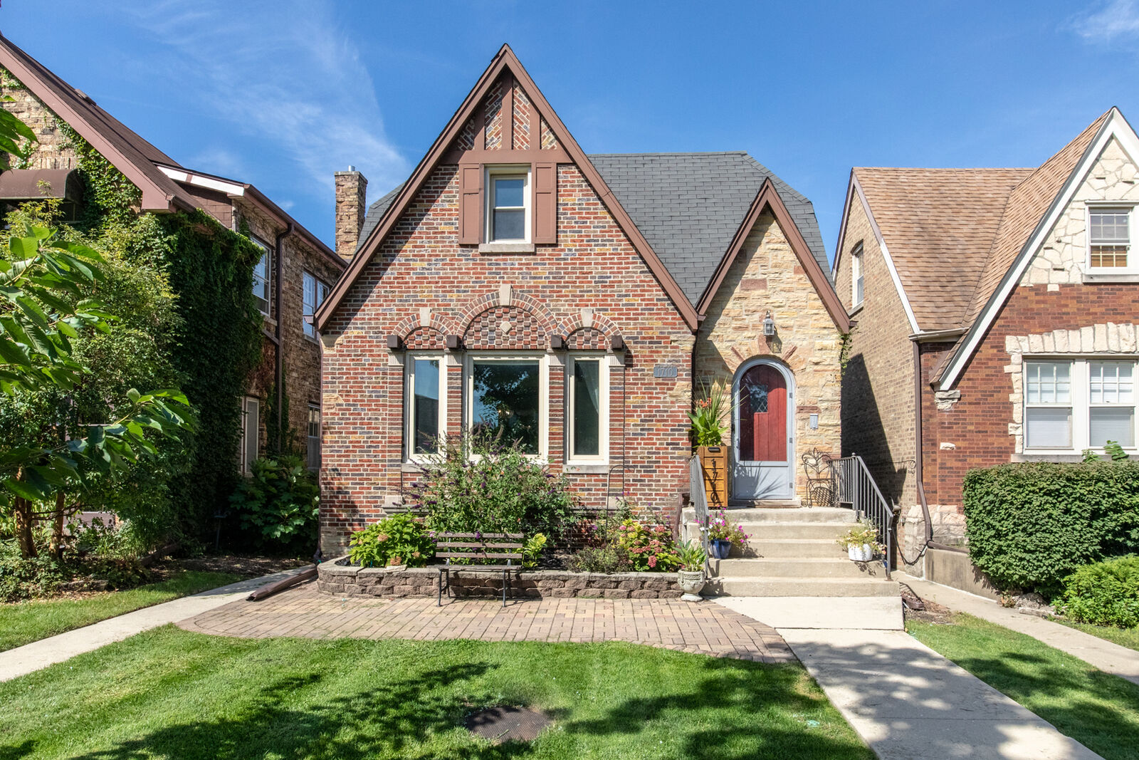 Property Photo: 1710 N Newland Avenue IL 60707