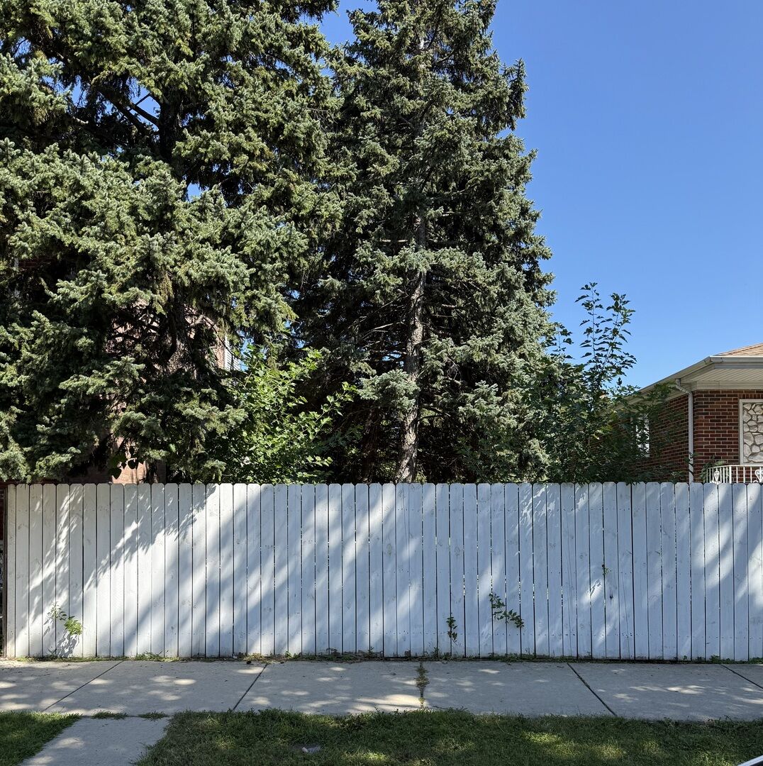 Property Photo: 5015 S Fairfield Avenue IL 60632
