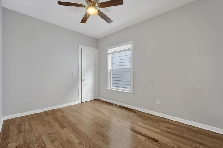Property Photo: 7825 S Ingleside Avenue IL 60619