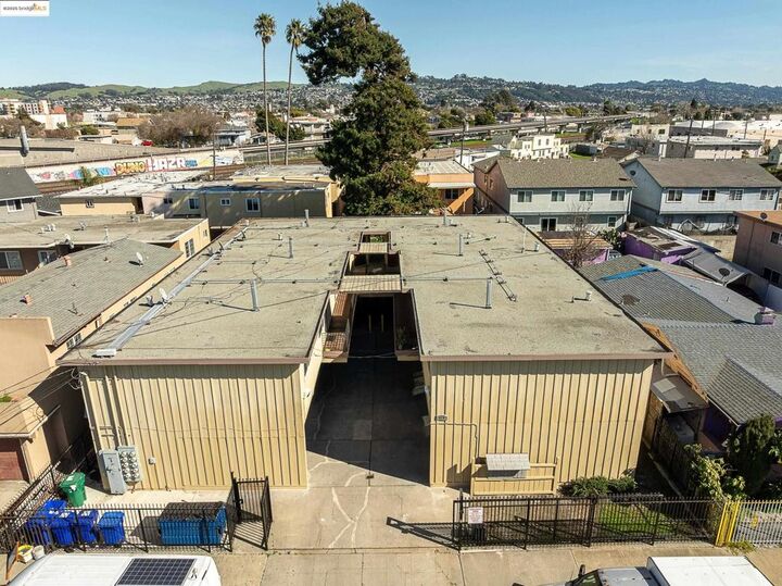 Property Photo: 146 19th St CA 94801