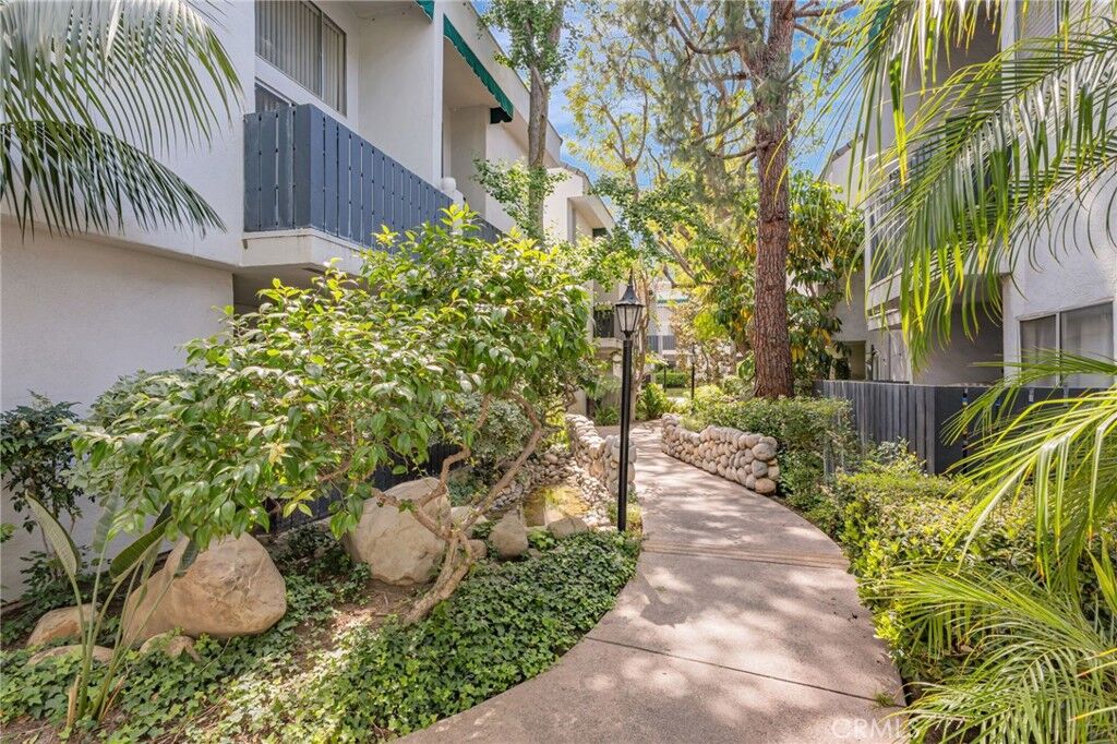 Property Photo: 18645 Hatteras Street 203 CA 91356