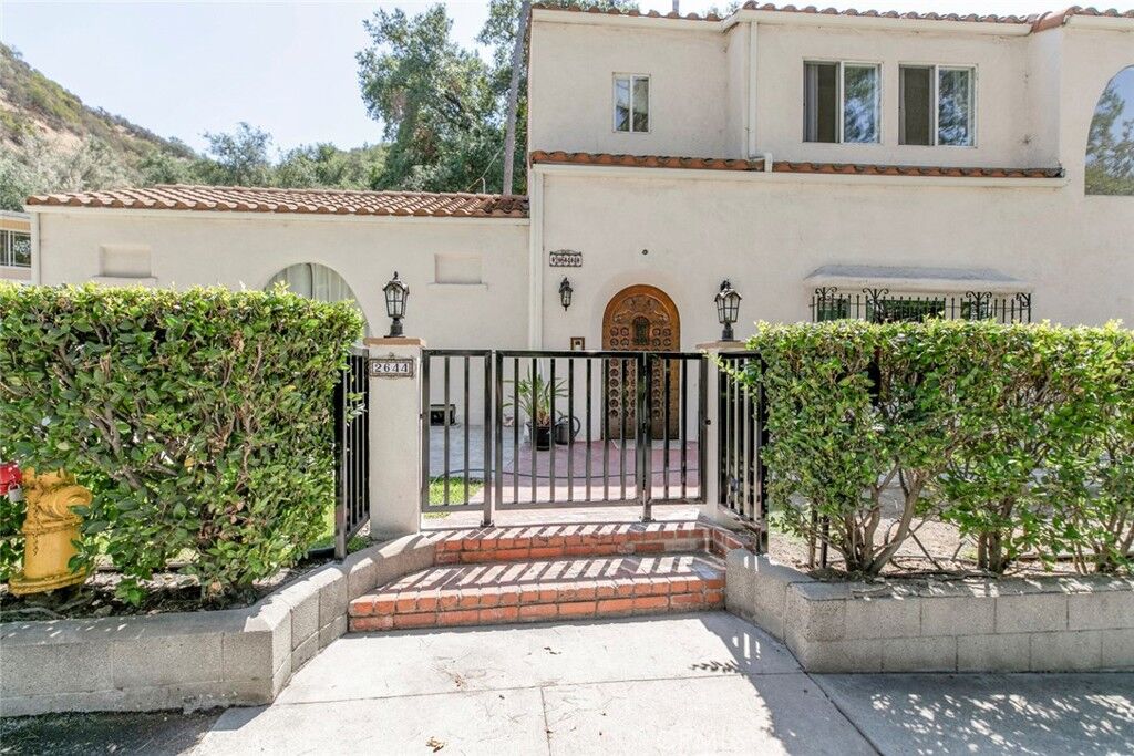Property Photo: 2644 E Chevy Chase Drive CA 91206