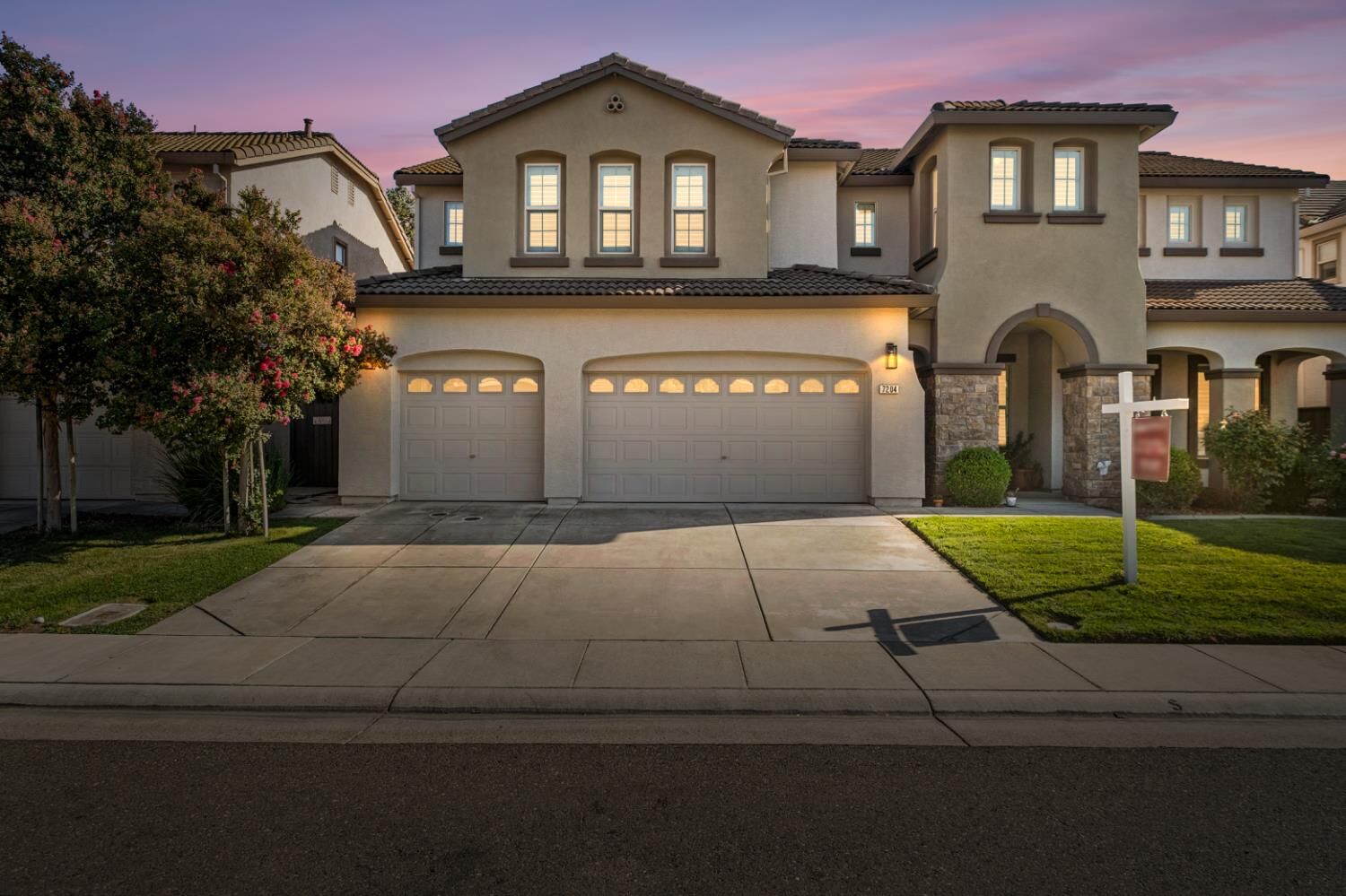 Property Photo: 7204 Danberg Way CA 95757