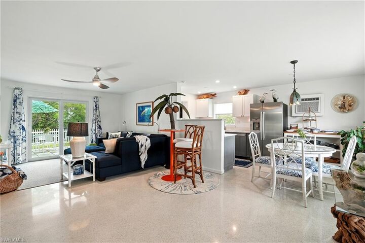 Property Photo: 578 14th St N FL 34102