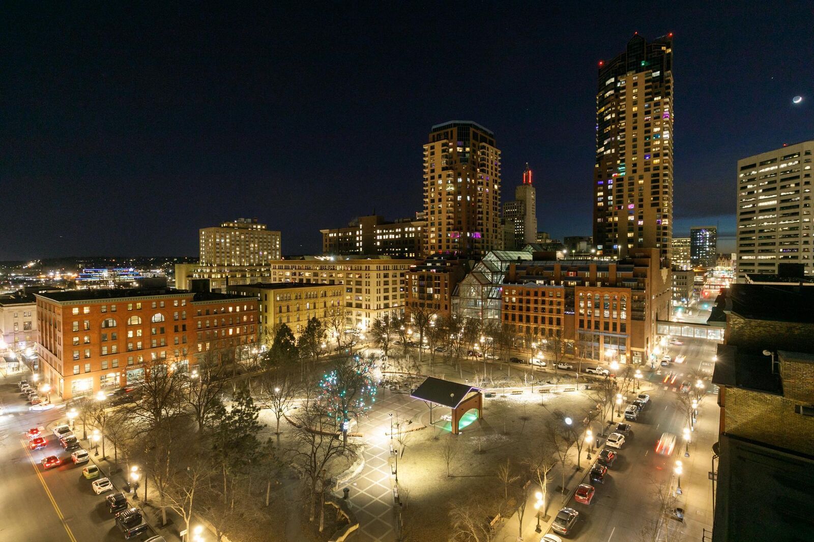 Property Photo: 406 Wacouta Street 603 MN 55101