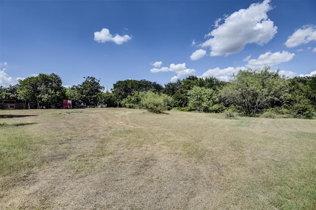Property Photo: 921 N Blue Quail Court TX 76049