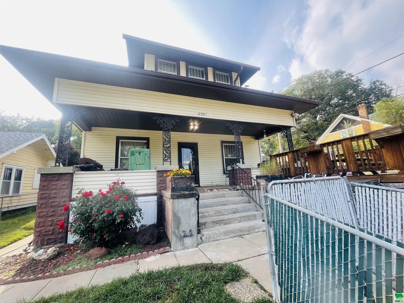 Property Photo: 2721 Court St IA 51104