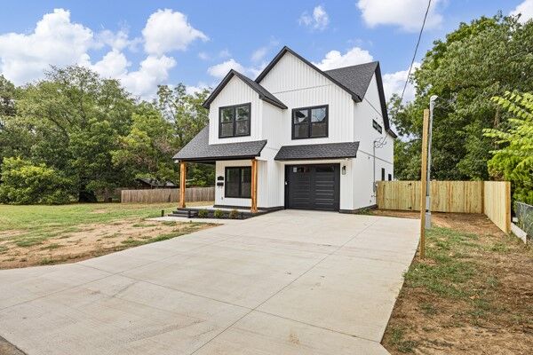 Property Photo: 1000 W 3rd Place AR 72801