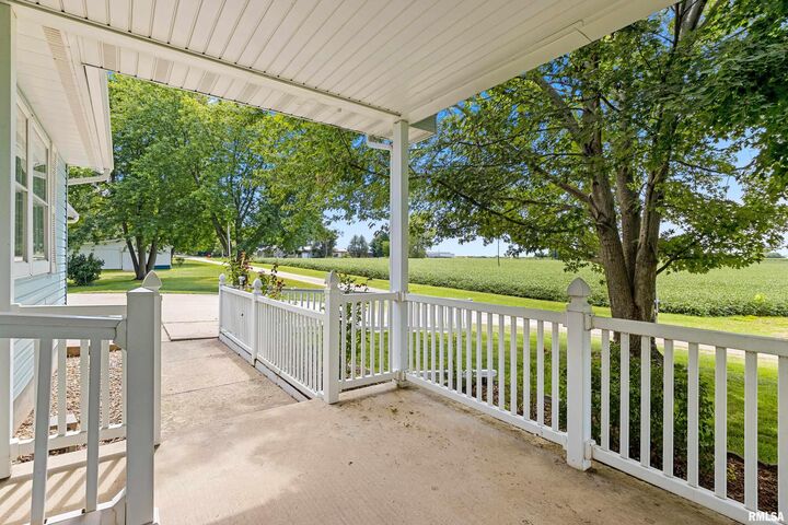 Property Photo: 210 N Kent Street IL 61572