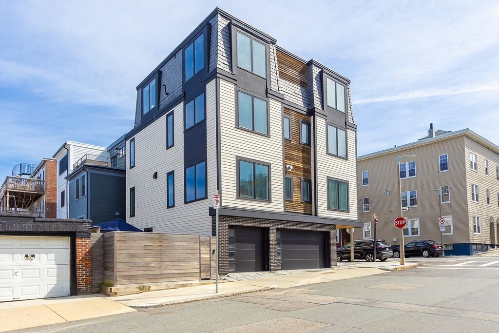 Property Photo:  502 E 3rd St 1  MA 02127 