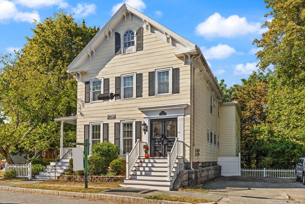 Property Photo:  22 Union Street 1  MA 01867 