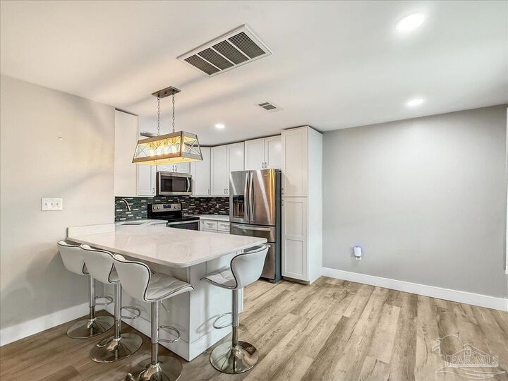 Property Photo: 1100 Shoreline Dr 221 FL 32561