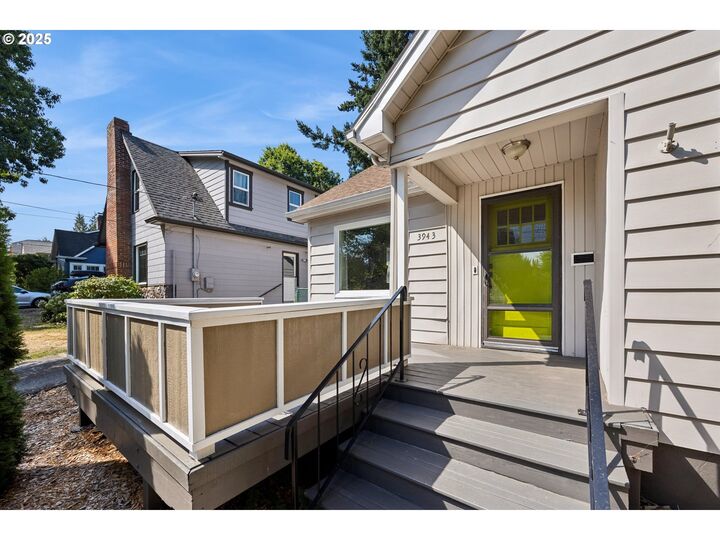 Property Photo: 3943 NE 76th Ave OR 97213