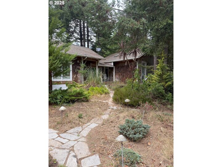 Property Photo: 700 Quattomah Ln OR 97465