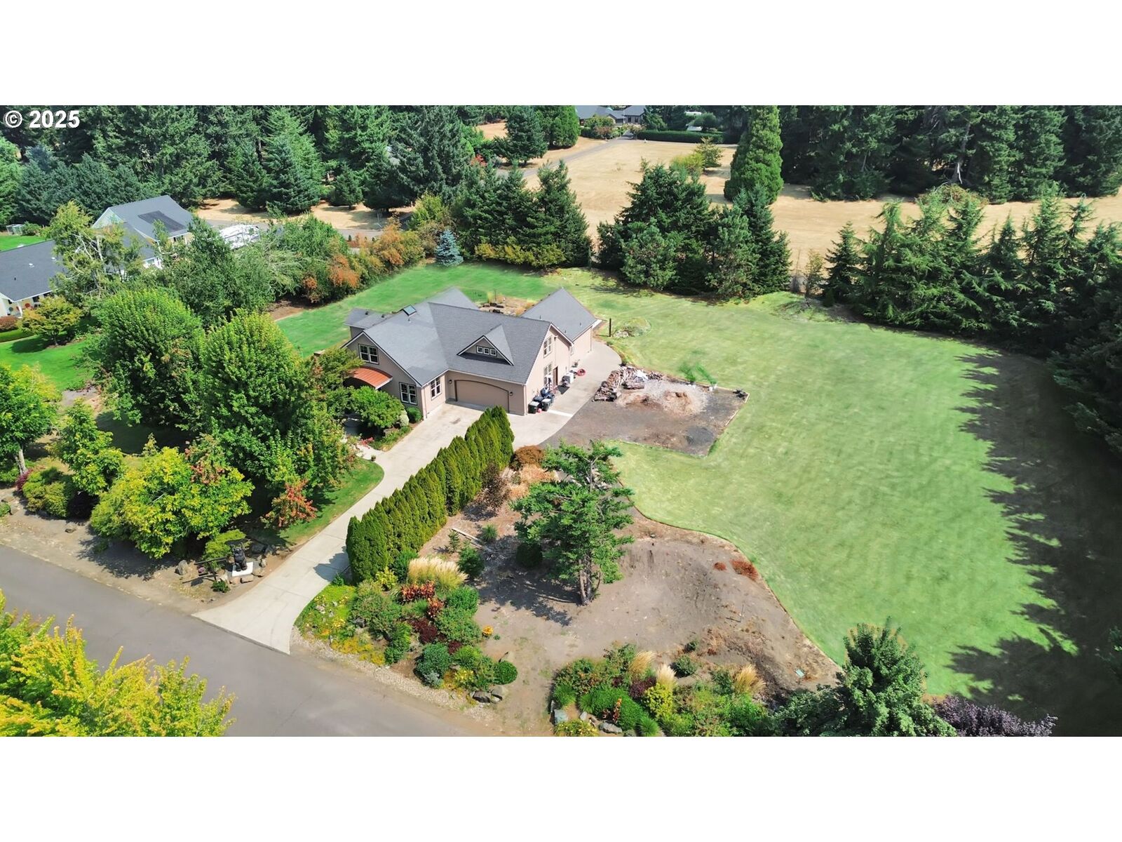 Property Photo: 84545 Drew Ln OR 97455