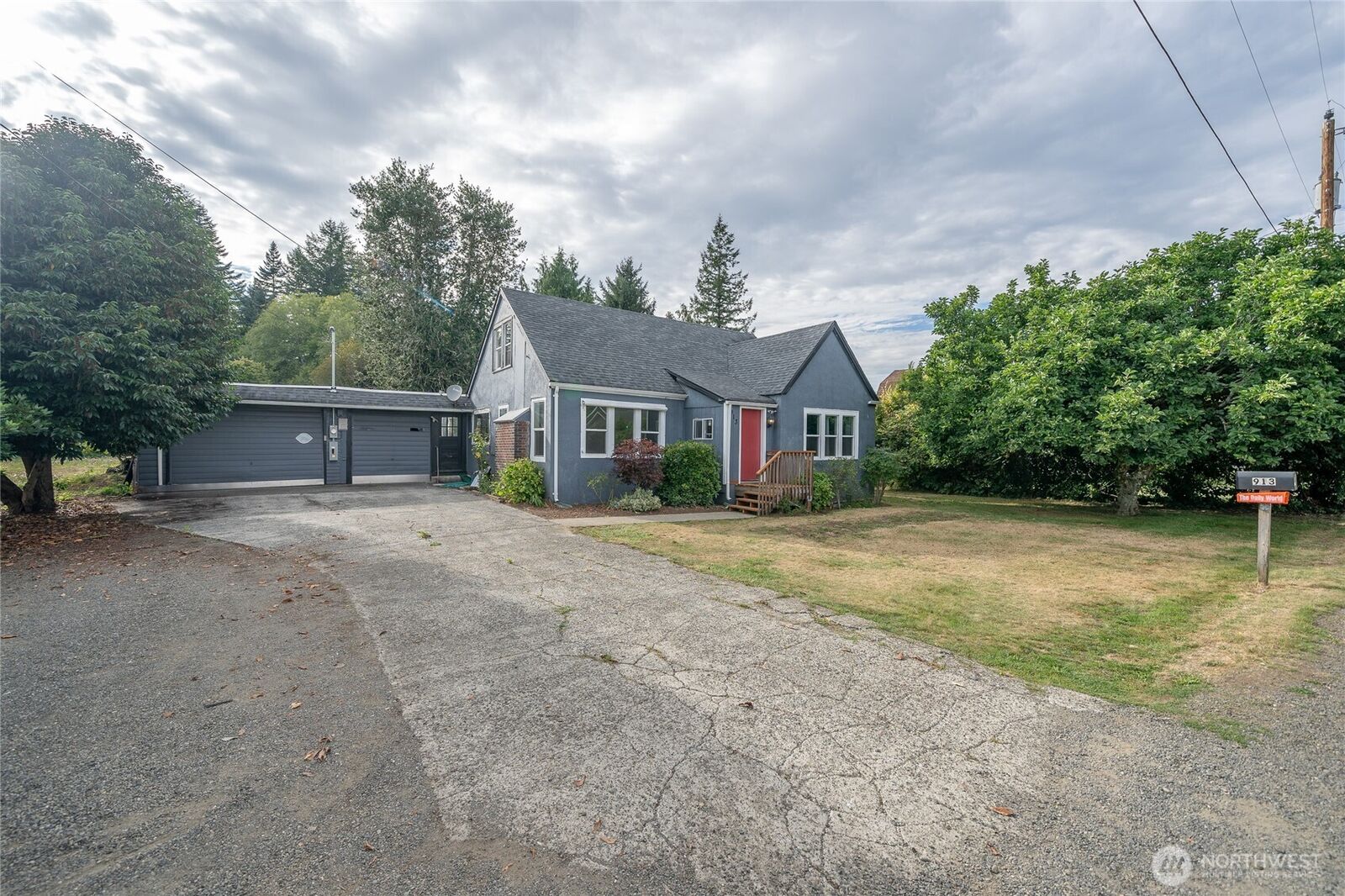 Property Photo:  913  Garden Road  WA 98520 